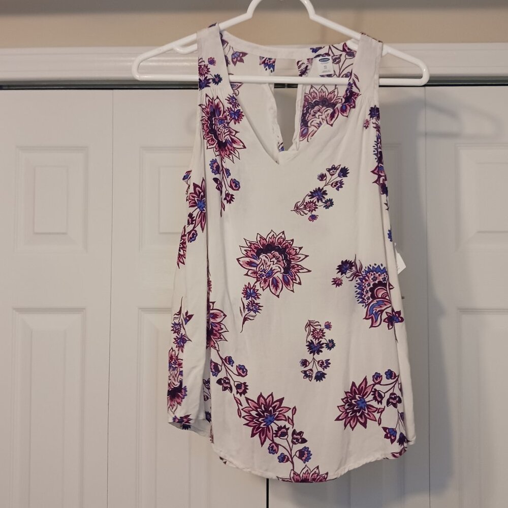 #145 3/$18 - Old Navy Cream/Red Tank Top Size XS